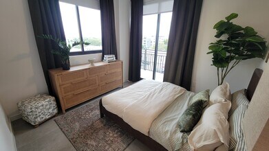 2020 Monroe St, Unit B2 in Hollywood, FL - Building Photo - Building Photo