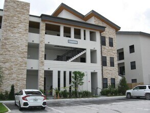 8055 NW 104th Ave in Doral, FL - Building Photo - Building Photo