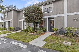 814 Hill Dr in West Palm Beach, FL - Building Photo - Building Photo