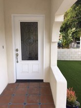 2437 S Burnside Ave in Los Angeles, CA - Building Photo - Building Photo