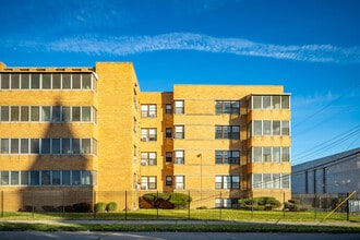 The Manor House in Detroit, MI - Building Photo - Building Photo