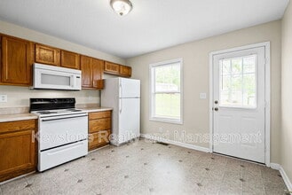 942 Kingsbury Dr in Clarksville, TN - Building Photo - Building Photo