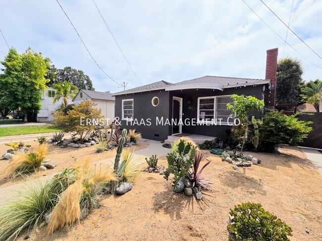 1067 Ximeno Ave in Long Beach, CA - Building Photo - Building Photo