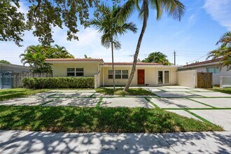 12730 Ixora Rd in North Miami, FL - Building Photo - Building Photo