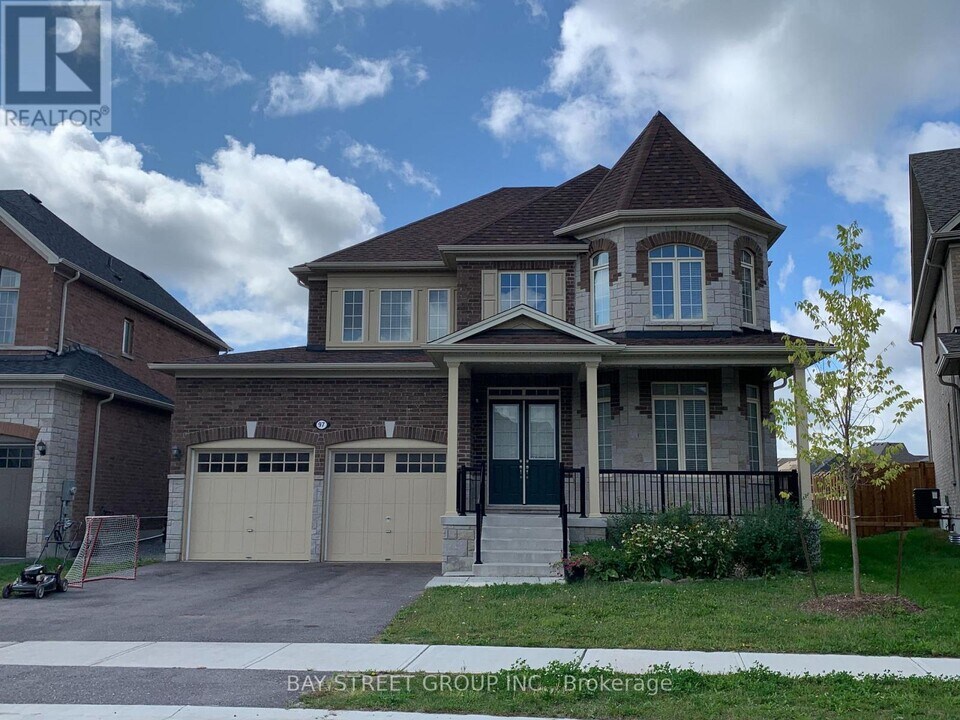 97 Redmond Cres in Springwater, ON - Building Photo