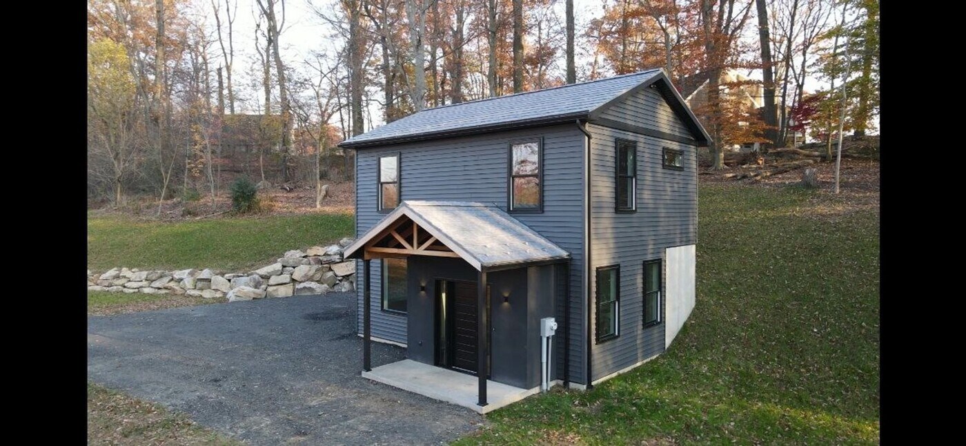 504 Kinderhook Rd in Columbia, PA - Building Photo