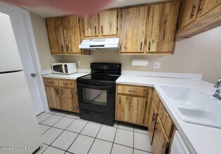 425 Catamaran Dr in Merritt Island, FL - Building Photo - Building Photo
