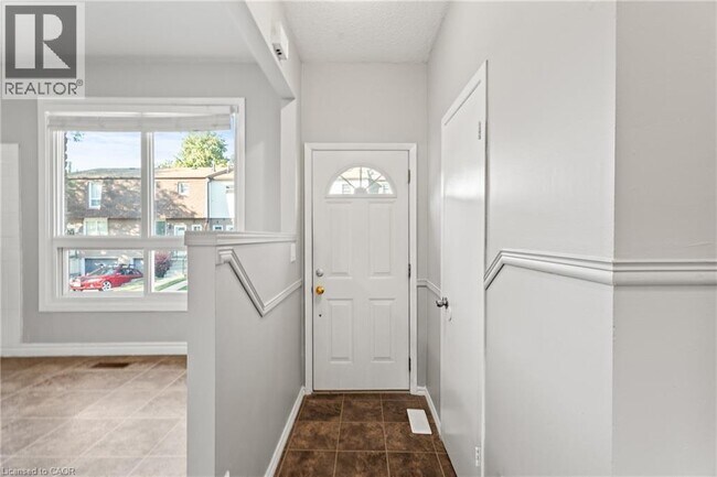 1301 Upper Gage Ave in Hamilton, ON - Building Photo - Building Photo