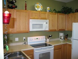 17644 Hackberry Ct in Eden Prairie, MN - Building Photo