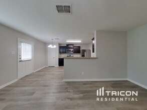 3835 Southton Vw in San Antonio, TX - Building Photo - Building Photo