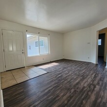 910-914 Emory St in Imperial Beach, CA - Foto de edificio - Building Photo