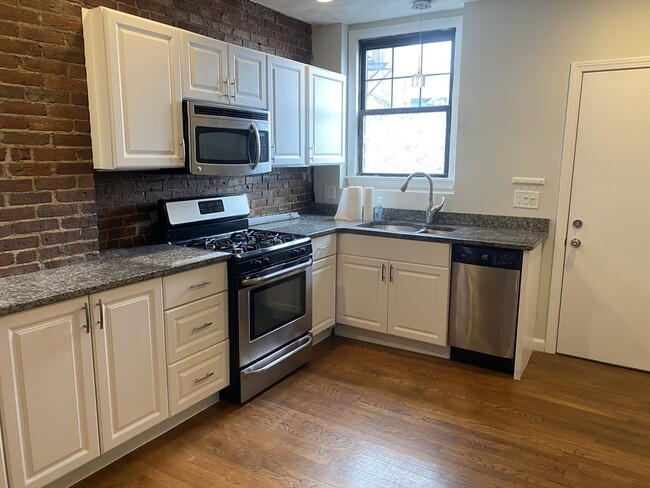 574 Washington St, Unit #3A in Boston, MA - Building Photo - Building Photo