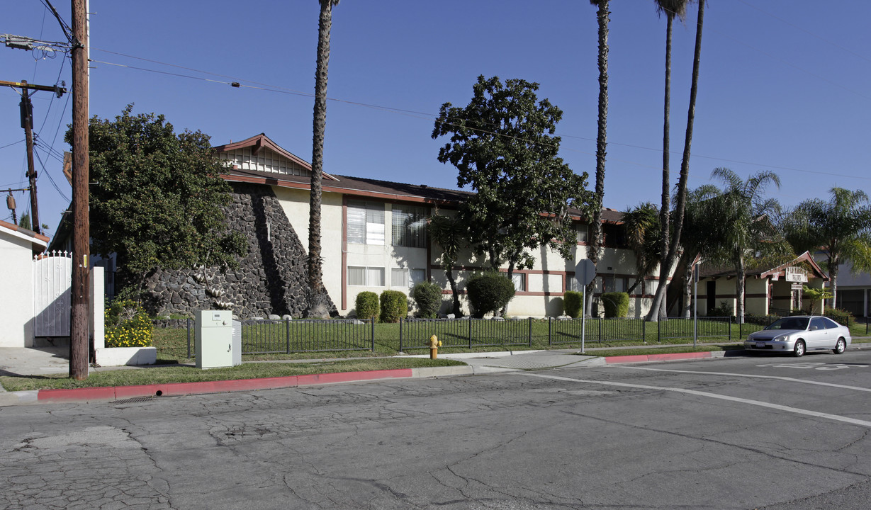 La Habra Palms in La Habra, CA - Foto de edificio