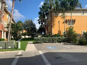 1727 San Benito Way-Unit -8 in West Palm Beach, FL - Foto de edificio - Building Photo