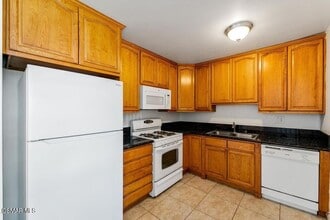 31505 Lindero Canyon Rd in Westlake Village, CA - Building Photo - Building Photo