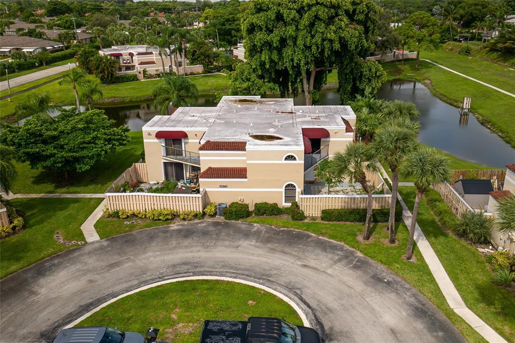 4075 Village Dr in Delray Beach, FL - Building Photo