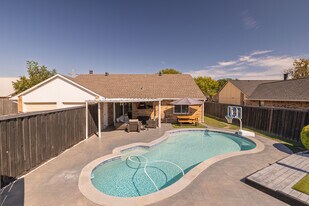 864 Warwick Dr in Plano, TX - Building Photo