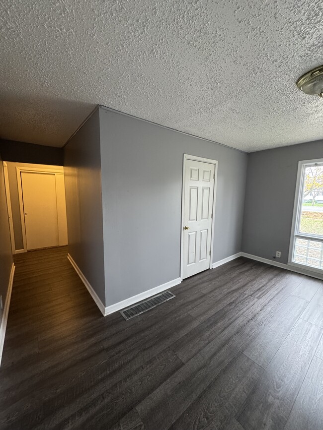 1639 Haslett Rd in East Lansing, MI - Foto de edificio - Building Photo