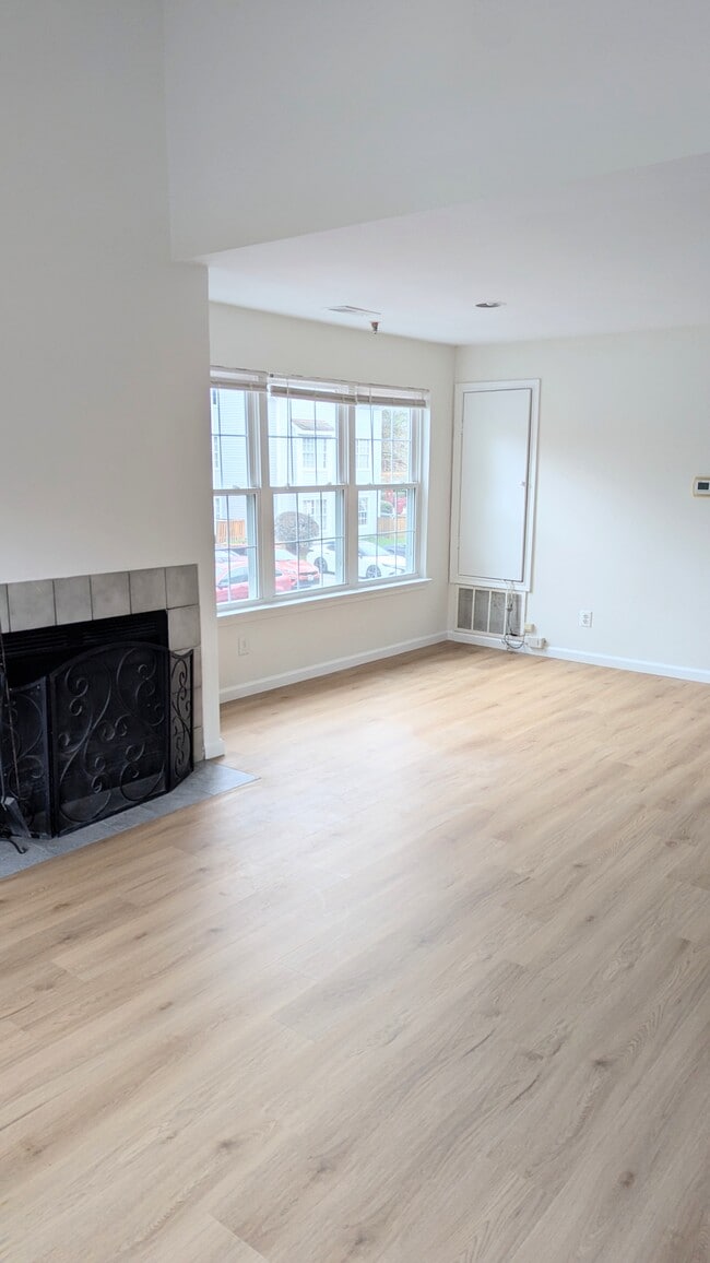 9901 Boysenberry Way, Unit 237 in Montgomery Village, MD - Foto de edificio - Building Photo