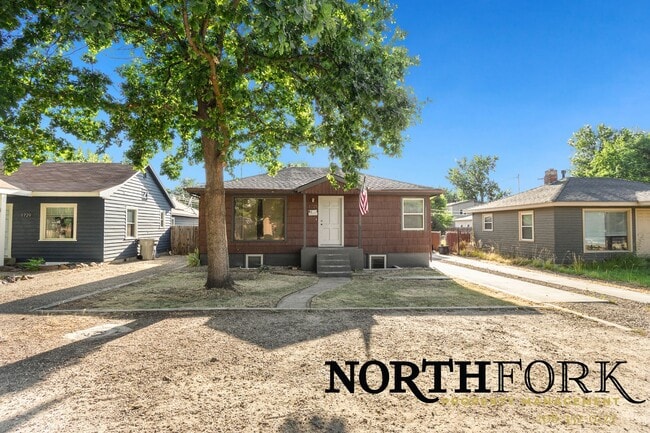 property at 1725 S Pacific St