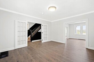 813 E 10th Ave in Munhall, PA - Building Photo - Building Photo