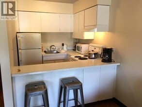 3570 E Hastings St in Vancouver, BC - Building Photo - Building Photo