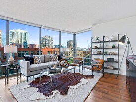 330 W Grand Ave, Unit 1434 in Chicago, IL - Building Photo