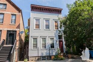1016 W Fry St, Unit 1R in Chicago, IL - Building Photo