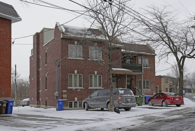 51-59 Northview in Montréal-Ouest, QC - Building Photo - Primary Photo