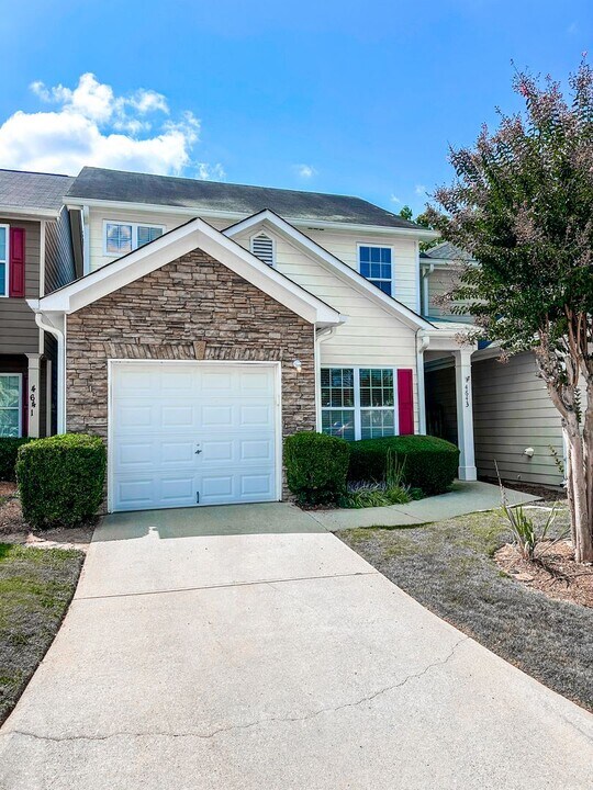 4643 Blue Iris Way in Oakwood, GA - Building Photo