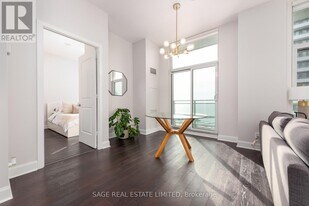 33 Shore Breeze Dr in Toronto, ON - Building Photo