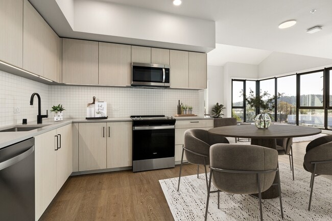 Avenue 34 in Los Angeles, CA - Foto de edificio - Building Photo