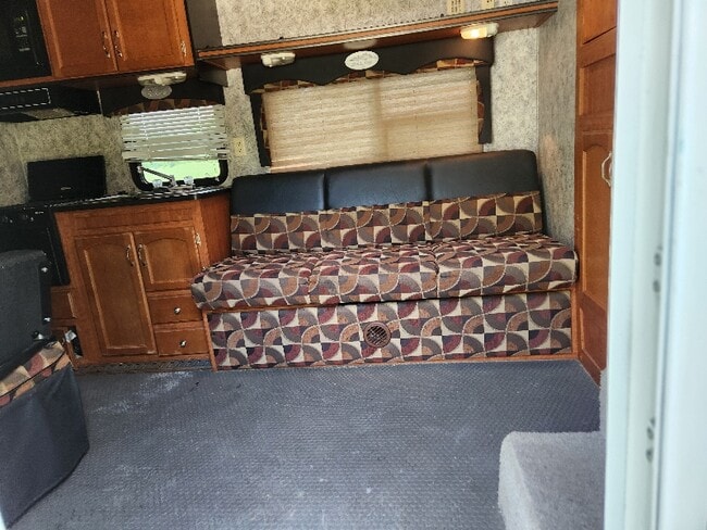 336 Co Rd 90B in Gonzales, TX - Foto de edificio - Building Photo