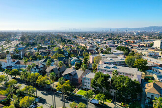 2067 S Hobart Blvd in Los Angeles, CA - Building Photo - Building Photo