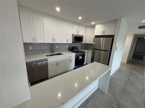 505 S Pine Island Rd in Plantation, FL - Building Photo - Building Photo