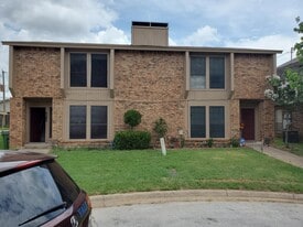 2205 Chase Ct in Arlington, TX - Building Photo