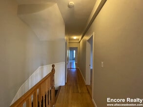 11 Beacon St, Unit 2 in Somerville, MA - Building Photo - Building Photo