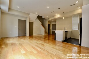 55 Glenville Ave, Unit 1 Apartamentos