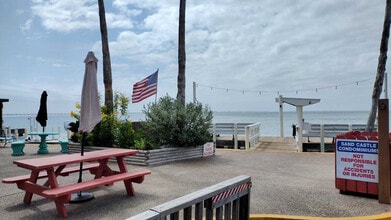 208 W Kingfish St in South Padre Island, TX - Building Photo - Building Photo