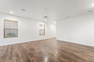 8930 W Ford Ave in Las Vegas, NV - Building Photo - Building Photo
