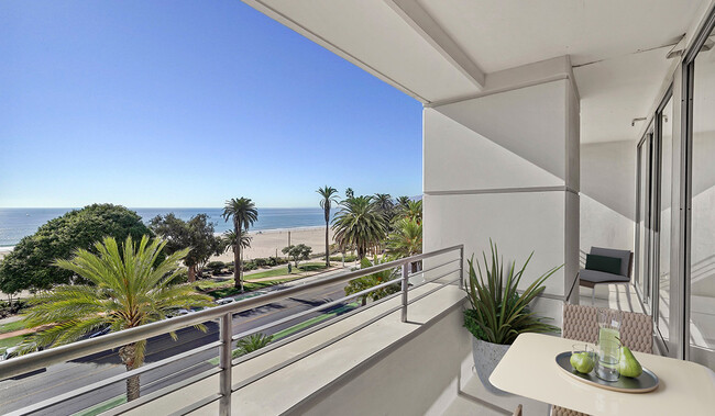 1221 Ocean Avenue in Santa Monica, CA - Building Photo - Building Photo