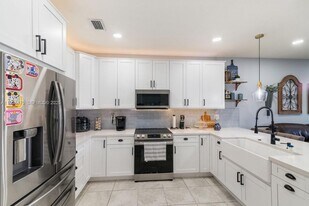 2417 NE 2nd Dr in Homestead, FL - Building Photo
