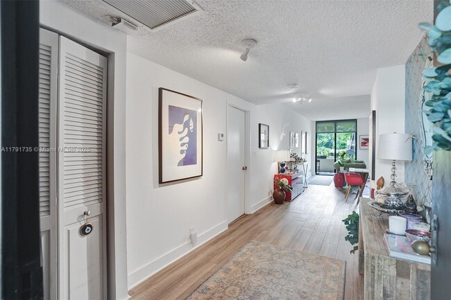 161 Crandon Blvd in Key Biscayne, FL - Building Photo - Building Photo