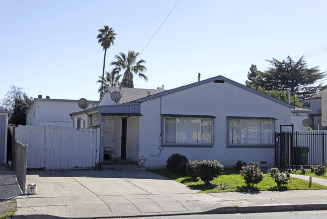 373 Laurel Ave in Hayward, CA - Foto de edificio - Building Photo