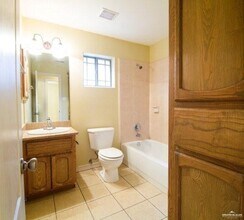 1001 S Palm Dr in Pharr, TX - Building Photo - Building Photo
