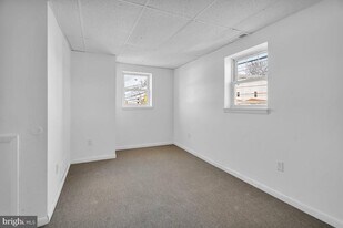 102 N Black Horse Pike in Gloucester Township, NJ - Building Photo