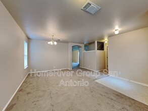 9708 Autumn Arbor in Converse, TX - Building Photo - Building Photo