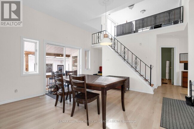 131 Sanford St in Barrie, ON - Building Photo - Building Photo