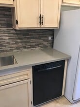 56 Barranca Ave, Unit 8 in Santa Barbara, CA - Foto de edificio - Building Photo
