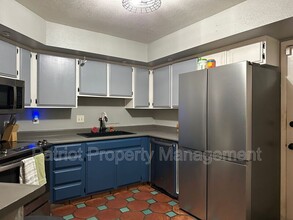 7328 N 43rd Dr in Glendale, AZ - Foto de edificio - Building Photo